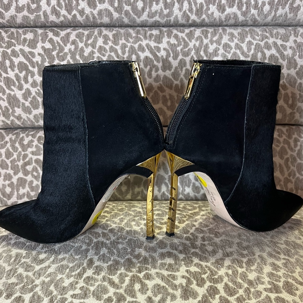 Shoes - Picture 2 of 5